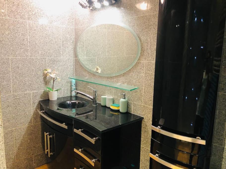 Cosy Studio Design With Modern Bathroom Vaureal Екстериор снимка