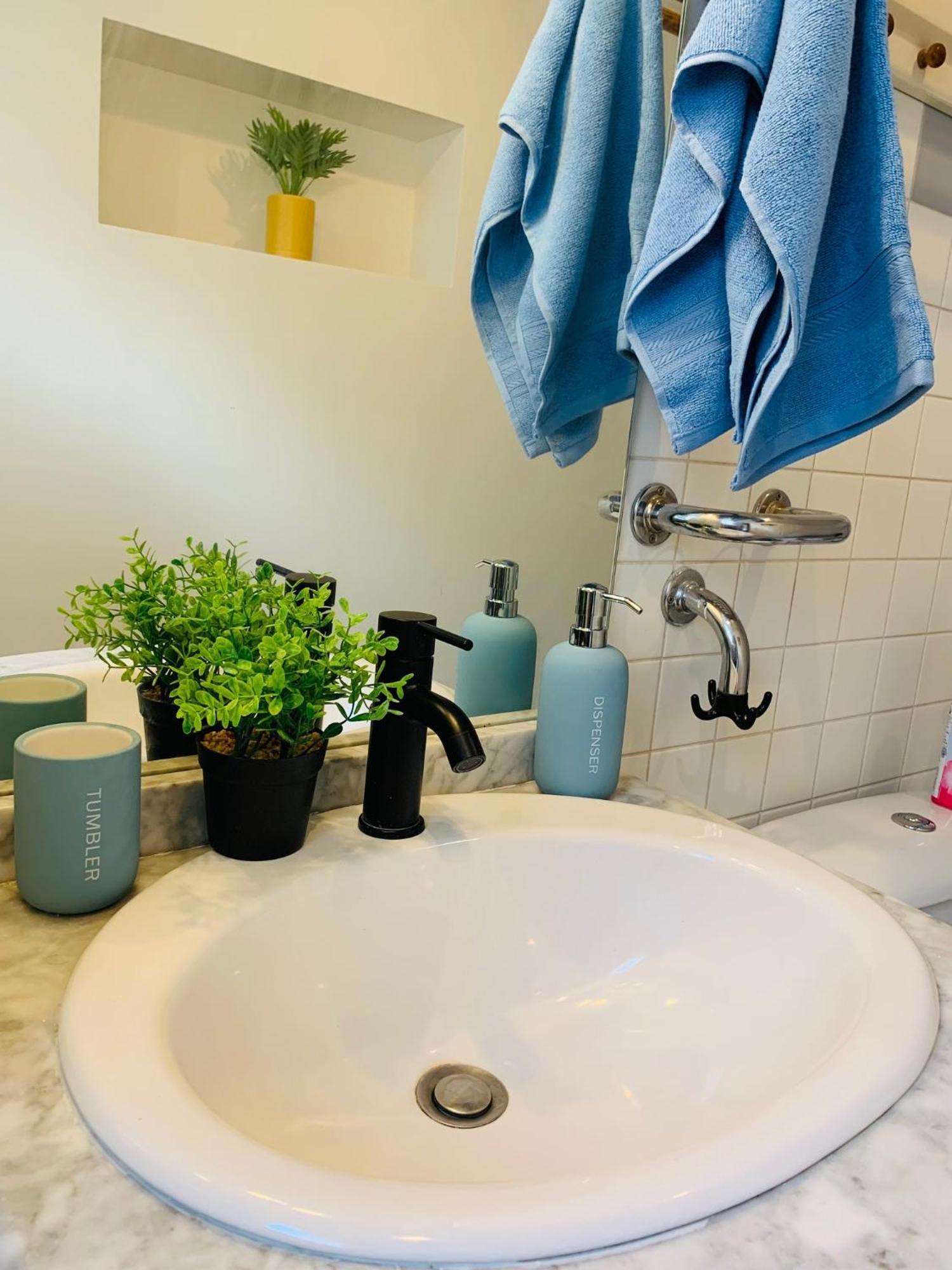 Cosy Studio Design With Modern Bathroom Vaureal Екстериор снимка